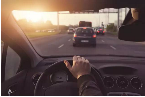 開車的這些陋習(xí)，據(jù)說會開車的人都犯過！別說你沒有！