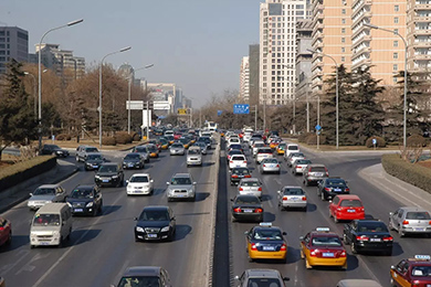鬧市開車必學技巧，你會幾招？