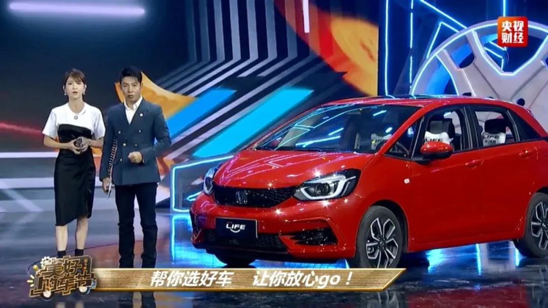 央視直播，名嘴主持竟現(xiàn)場“帶貨”？！